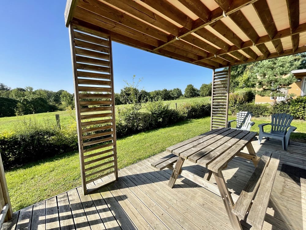 Terrace mobile home camping l'Ambois for a workers' holiday in Vendée